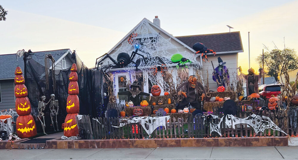 Halloween Decorating For A Cause The Roundup